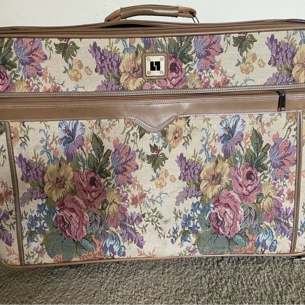 Leisure Luggage Vintage Floral Tapestry Design (Suitcase)
